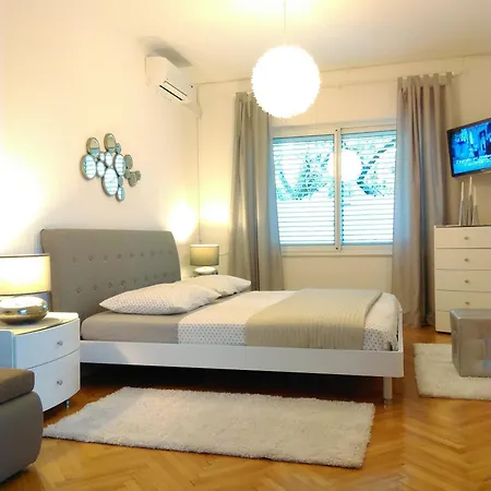 Civljak 3* Baska Voda