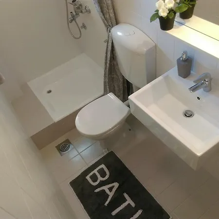 Civljak 3* Baska Voda